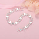 Bracelet argentée en forme de chaîne avec des coeurs