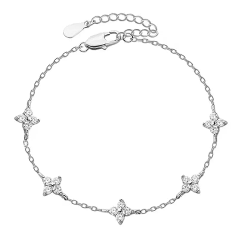 <tc>Vierblättriges Blumenarmband mit Zirkon</tc>