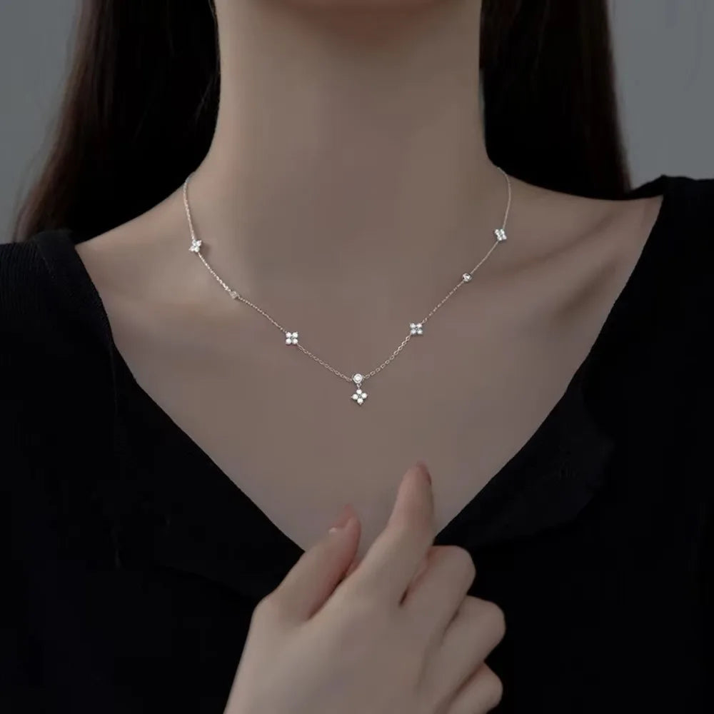 <tc>Vierblättriges Blumenarmband mit Zirkon</tc>
